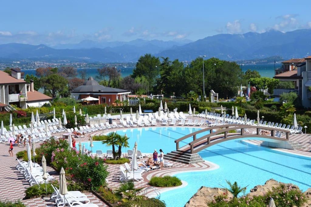 Green Apartment And Pools ديسينسانو ديل غاردا المظهر الخارجي الصورة