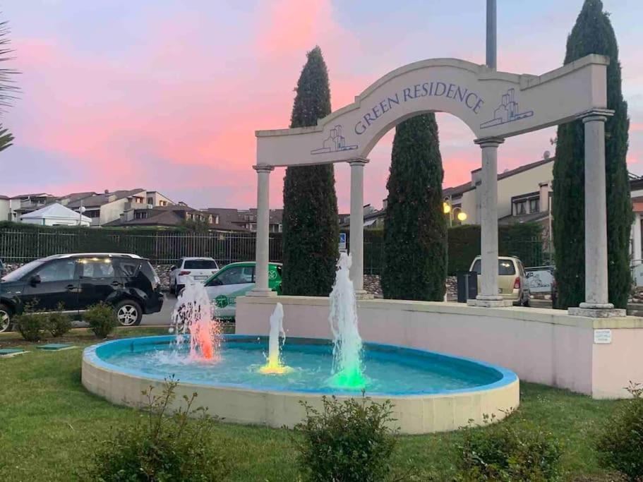 Green Apartment And Pools ديسينسانو ديل غاردا المظهر الخارجي الصورة