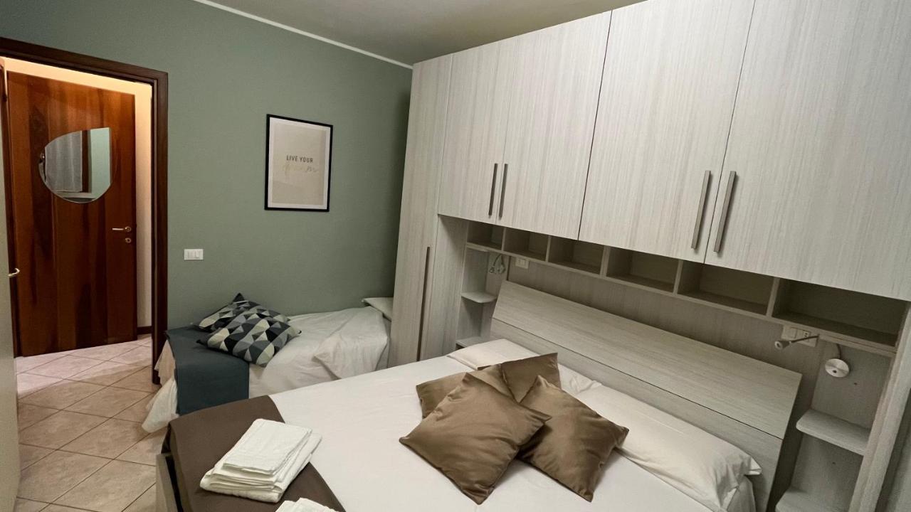 Green Apartment And Pools ديسينسانو ديل غاردا المظهر الخارجي الصورة